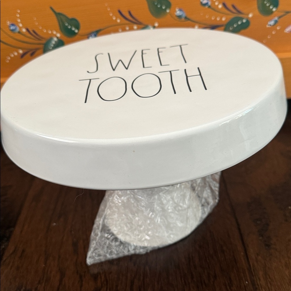 NWNT Rae Dunn Ceramic Cake Stand